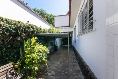 Casa de condomínio à venda com 235m², 3 quartos e 2 vagasQuintal