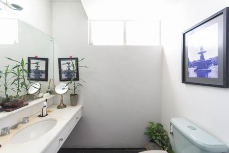 Casa de condomínio à venda com 235m², 3 quartos e 2 vagasBanheiro 2