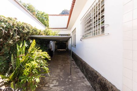 Casa de condomínio à venda com 235m², 3 quartos e 2 vagasQuintal