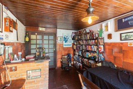 Casa de condomínio à venda com 235m², 3 quartos e 2 vagasQuintal