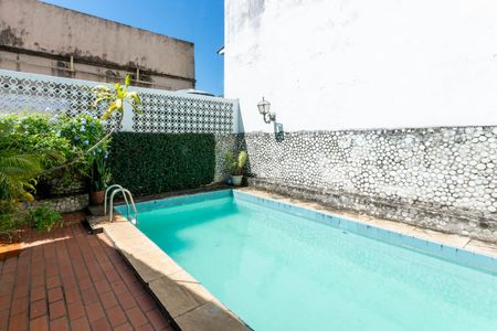 Casa de condomínio à venda com 235m², 3 quartos e 2 vagasQuintal