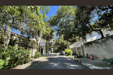 Casa de condomínio à venda com 235m², 3 quartos e 2 vagasRuaVista da Rua