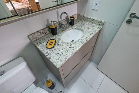Banheiro de kitnet/studio para alugar com 1 quarto, 24m² em Pinheiros, São Paulo