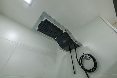 Banheiro de kitnet/studio para alugar com 1 quarto, 24m² em Pinheiros, São Paulo