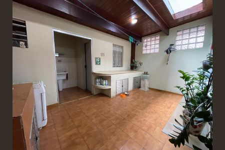 Casa à venda com 140m², 2 quartos e 2 vagas Casa à venda com 140m², 2 quartos e 2 vagasQuintal