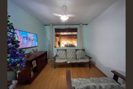 Casa à venda com 140m², 2 quartos e 2 vagas Casa à venda com 140m², 2 quartos e 2 vagasSala