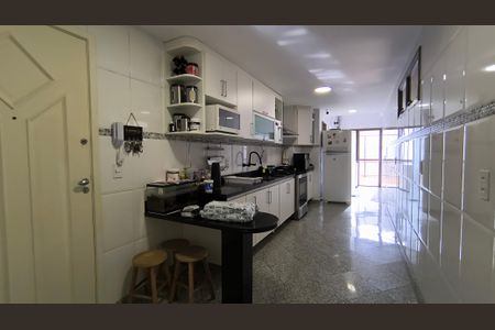 Apartamento para alugar com 282m², 3 quartos e 3 vagasCozinha e Área de Serviço