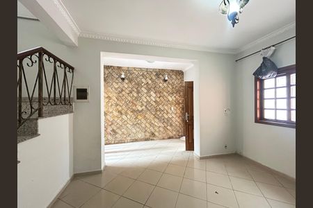 Casa para alugar com 180m², 3 quartos e 2 vagasSala