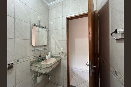 Casa para alugar com 180m², 3 quartos e 2 vagasBanheiro Social