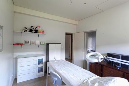 Casa à venda com 500m², 4 quartos e 2 vagasSemi suíte 1