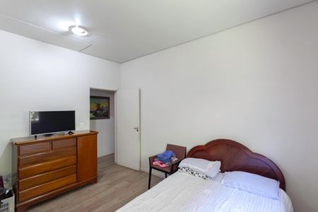 Casa à venda com 500m², 4 quartos e 2 vagasQuarto 