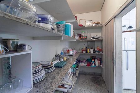 Casa à venda com 500m², 4 quartos e 2 vagasDespensa