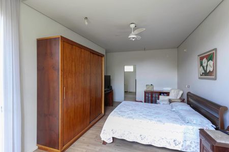 Casa à venda com 500m², 4 quartos e 2 vagasSuíte 