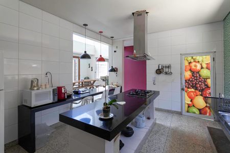 Casa à venda com 500m², 4 quartos e 2 vagasCozinha