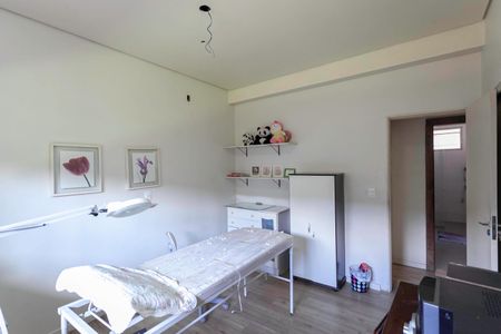 Casa à venda com 500m², 4 quartos e 2 vagasSemi suíte 1