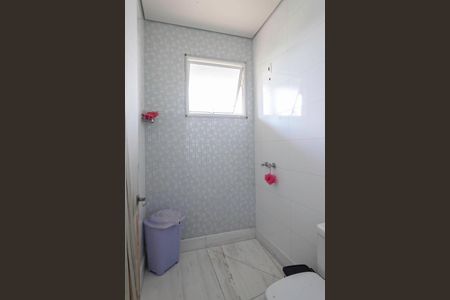 Casa à venda com 500m², 4 quartos e 2 vagasBanheiro das semi suítes 1 e 2