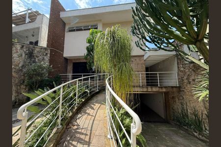 Casa à venda com 360m², 4 quartos e 5 vagasFoto 01