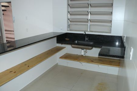 Sala/Cozinha de casa para alugar com 1 quarto, 42m² em Jardim Nayara, Embu das Artes