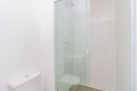 Banheiro de apartamento para alugar com 1 quarto, 36m² em Jardim do Salso, Porto Alegre