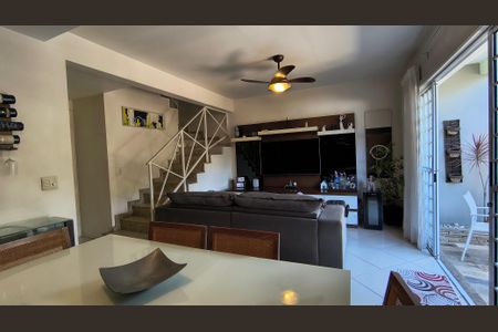 Sala de casa de condomínio à venda com 4 quartos, 140m² em Vargem Pequena, Rio de Janeiro