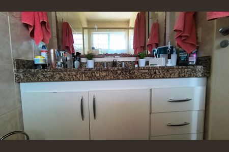 Casa de condomínio à venda com 140m², 4 quartos e 2 vagasBanheiro da Suíte