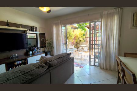 Casa de condomínio à venda com 140m², 4 quartos e 2 vagasSala