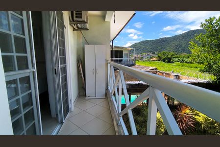 Casa de condomínio à venda com 140m², 4 quartos e 2 vagasVaranda da Suíte