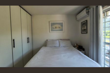 Casa de condomínio à venda com 140m², 4 quartos e 2 vagasSuíte