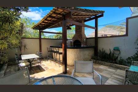 Casa de condomínio à venda com 140m², 4 quartos e 2 vagasQuintal