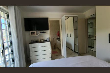 Casa de condomínio à venda com 140m², 4 quartos e 2 vagasSuíte