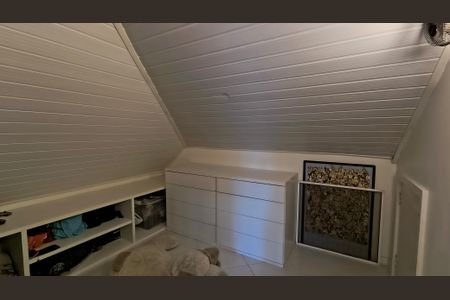 Casa de condomínio à venda com 140m², 4 quartos e 2 vagasCloset do Sotão