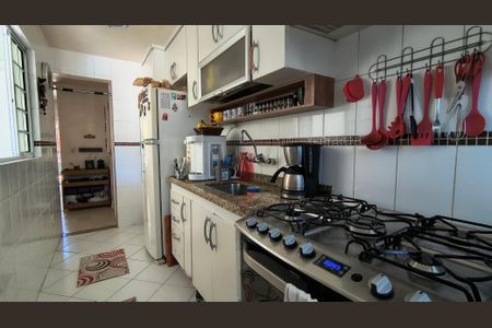 Casa de condomínio à venda com 140m², 4 quartos e 2 vagasCozinha e Área de Serviço