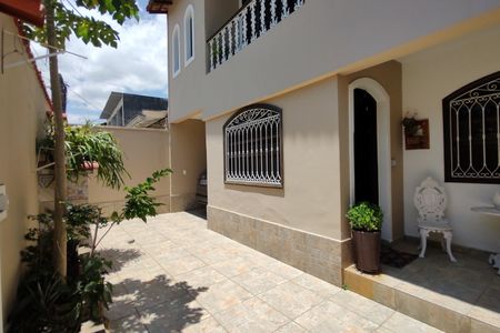 Casa de condomínio à venda com 235m², 4 quartos e 4 vagasQuintal