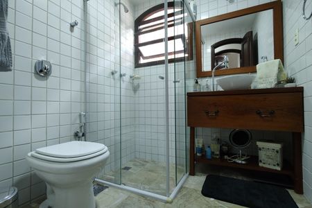 Casa de condomínio à venda com 235m², 4 quartos e 4 vagasBanheiro Social