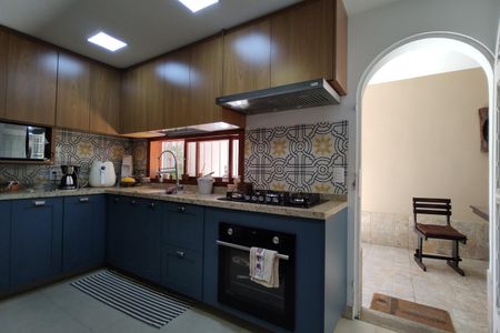 Casa de condomínio à venda com 235m², 4 quartos e 4 vagasCozinha - Armários