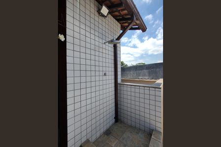 Casa de condomínio à venda com 235m², 4 quartos e 4 vagasChuveiro externo 