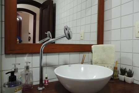 Casa de condomínio à venda com 235m², 4 quartos e 4 vagasBanheiro Social