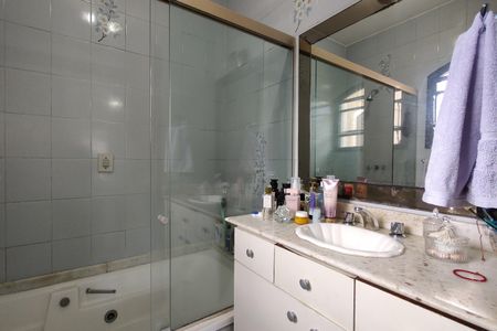 Casa de condomínio à venda com 235m², 4 quartos e 4 vagasBanheiro da Suíte 2