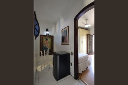 Casa de condomínio à venda com 235m², 4 quartos e 4 vagasHall social