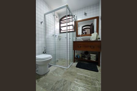 Casa de condomínio à venda com 235m², 4 quartos e 4 vagasBanheiro Social