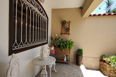 Casa de condomínio à venda com 235m², 4 quartos e 4 vagasVaranda