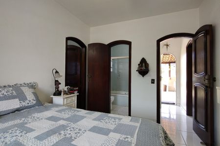 Casa de condomínio à venda com 235m², 4 quartos e 4 vagasQuarto 2 - Suíte