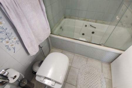 Casa de condomínio à venda com 235m², 4 quartos e 4 vagasBanheiro da Suíte 2