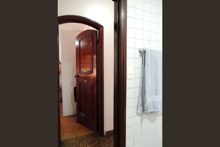 Casa de condomínio à venda com 235m², 4 quartos e 4 vagasBanheiro Social