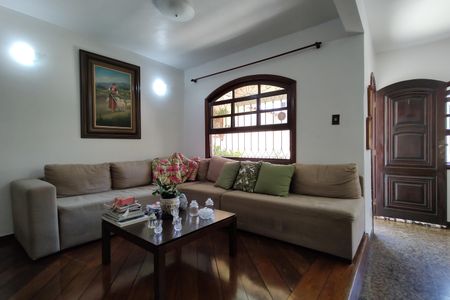 Casa de condomínio à venda com 235m², 4 quartos e 4 vagasSala