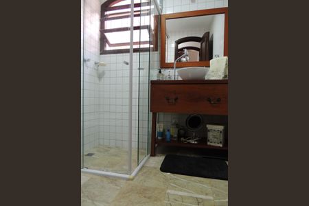 Casa de condomínio à venda com 235m², 4 quartos e 4 vagasBanheiro Social