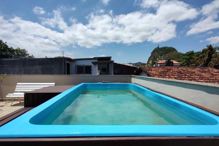 Casa de condomínio à venda com 235m², 4 quartos e 4 vagasPiscina