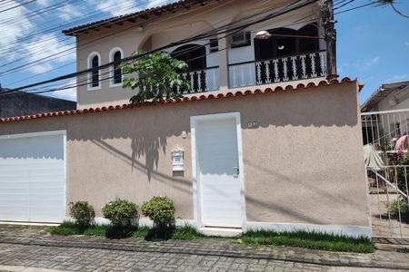 Casa de condomínio à venda com 235m², 4 quartos e 4 vagasFachada