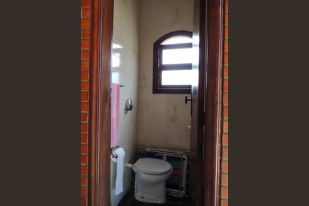 Casa de condomínio à venda com 235m², 4 quartos e 4 vagasLavabo