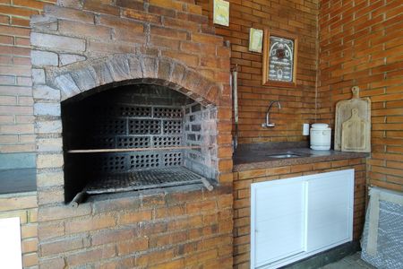 Casa de condomínio à venda com 235m², 4 quartos e 4 vagasChurrasqueira